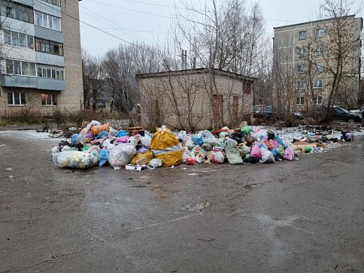 На месте контейнерной площадки образовалась стихийная свалка